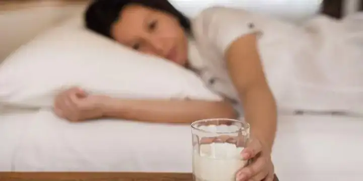 Manfaat Minum Susu Sebelum Tidur