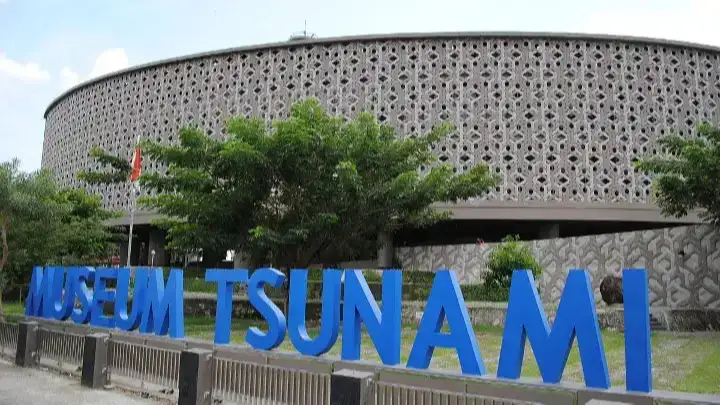 Wisata Museum Tsunami Aceh