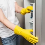 Cara Membersihkan Pintu Kulkas